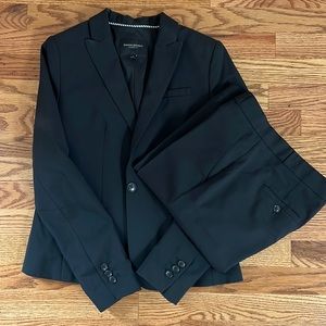 Banana republic women’s machine, washable, Italian wool black suit